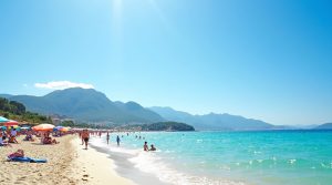 Plage des Flots Bleus à Saint-Laurent-du-Var : Évadez-vous !